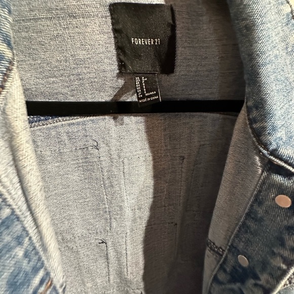 FOREVER 21 Jean jacket with photos on back - Picture 5 of 5